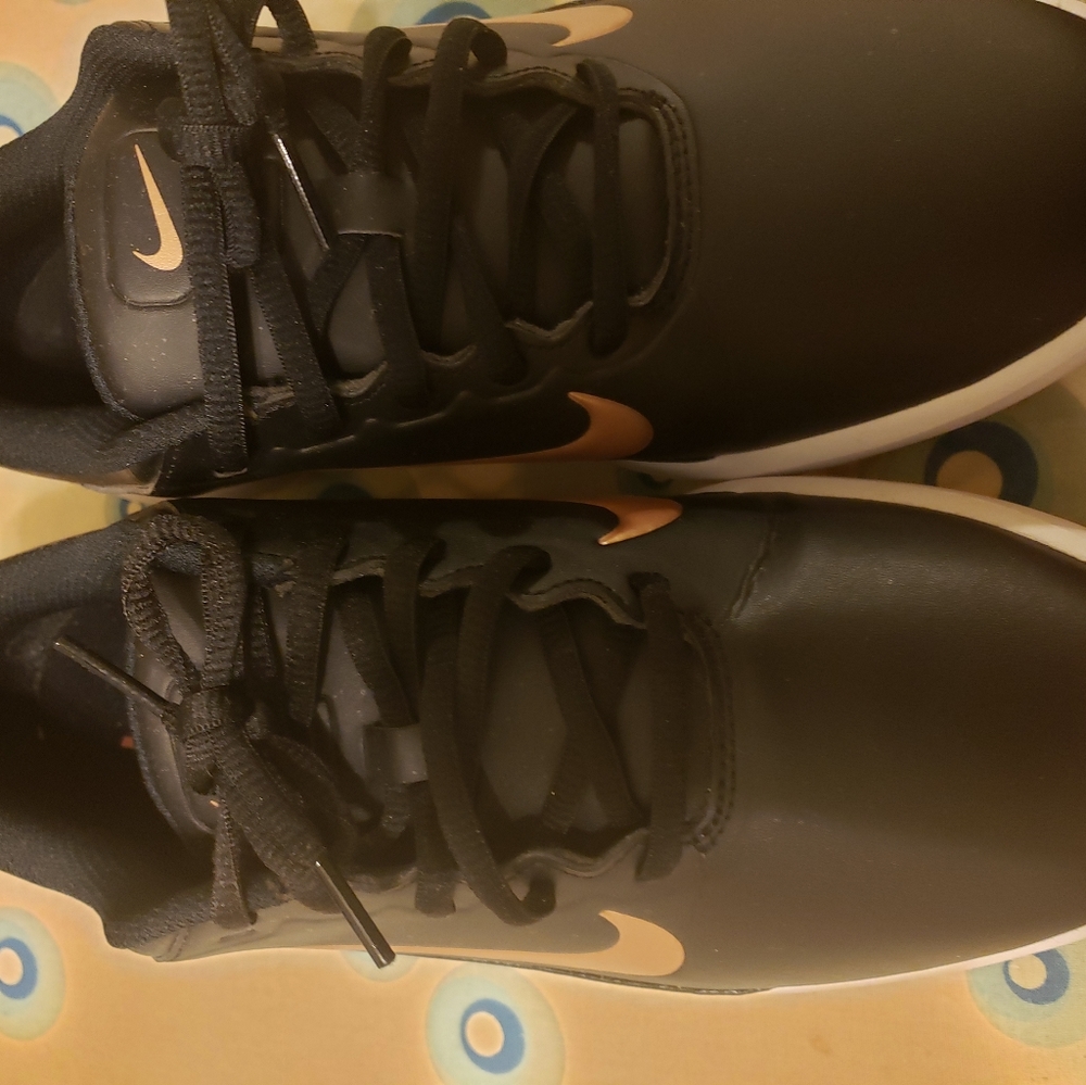 Golf shoes